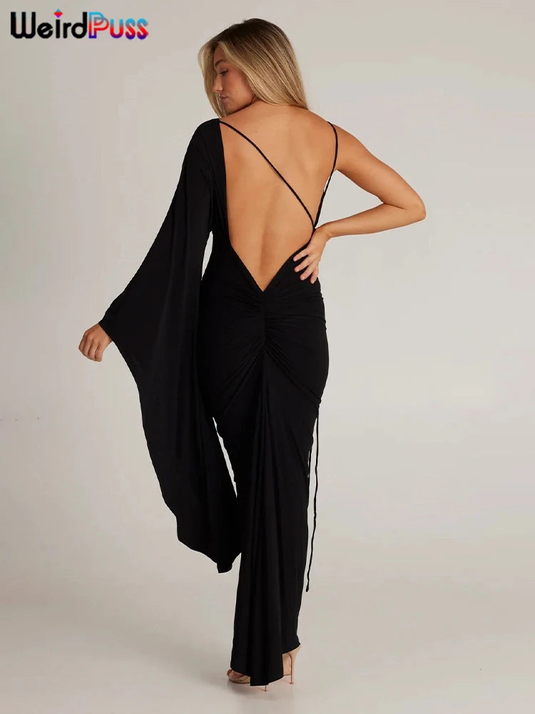 Funky Fusion: Dopasowana sukienka z odkrytymi plecami i odkrytymi plecami