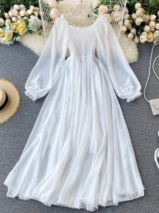 Bezauberndes Kleid in Weiß